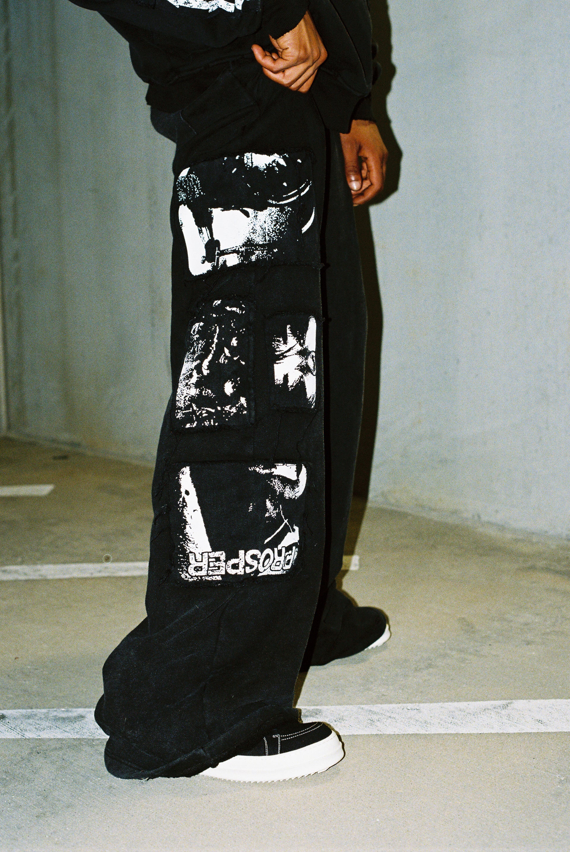 NO WEAPON FORMED PANTS